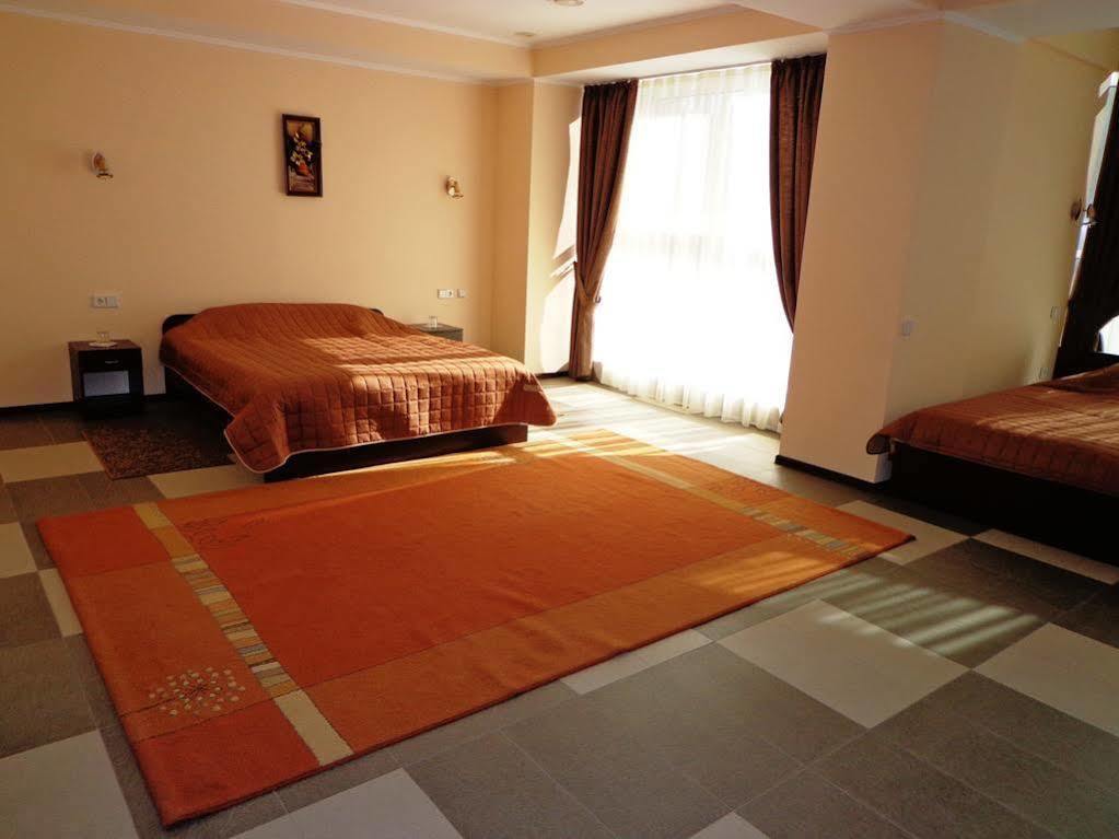 Mark Plaza Hotel Mykolaiv Exterior foto